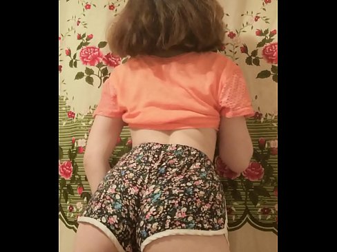 ❤️ La joven sexy hace un striptease grabando sus calzoncillos en la cámara ❤️❌ Porno en es.marketapp.top ❌️
